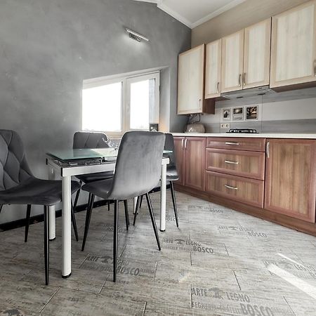 Apartments On Zaliznychna 49 İvano-Frankivsk Dış mekan fotoğraf