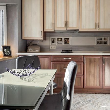 Apartments On Zaliznychna 49 İvano-Frankivsk Dış mekan fotoğraf