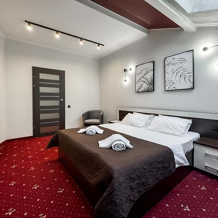 Apartments On Zaliznychna 49 İvano-Frankivsk Dış mekan fotoğraf