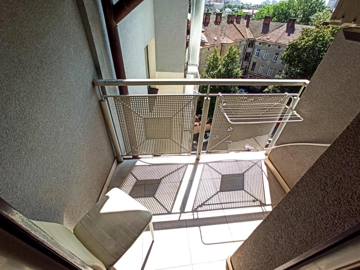 Apartments On Zaliznychna 49 İvano-Frankivsk Dış mekan fotoğraf