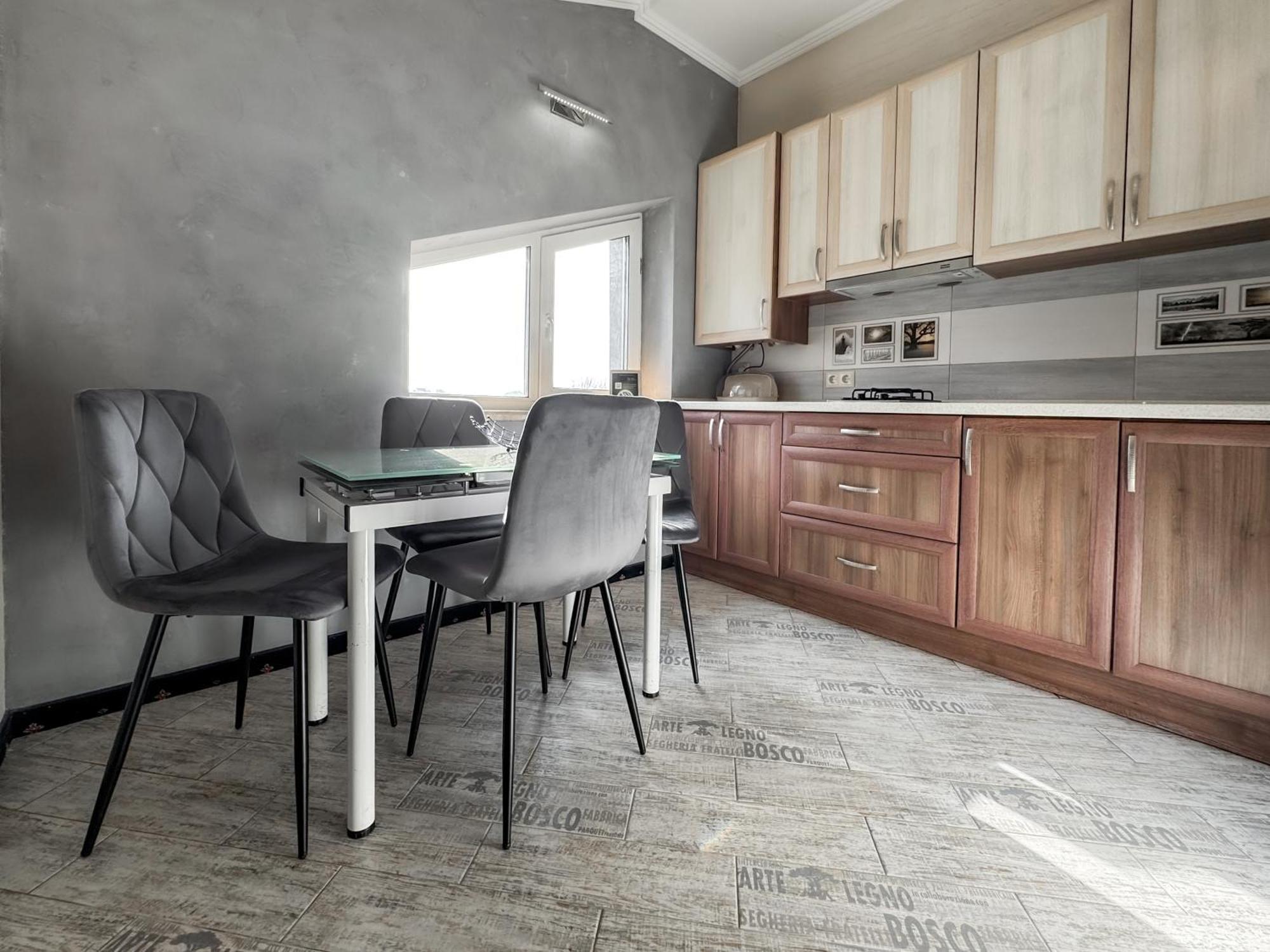 Apartments On Zaliznychna 49 İvano-Frankivsk Dış mekan fotoğraf