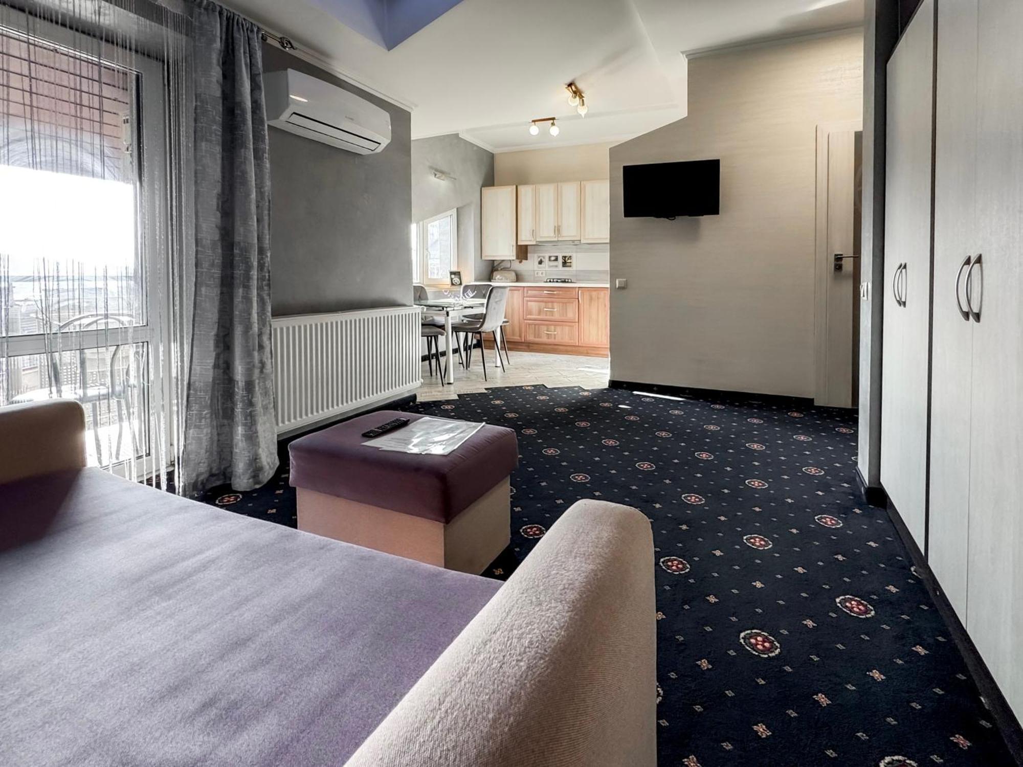 Apartments On Zaliznychna 49 İvano-Frankivsk Dış mekan fotoğraf