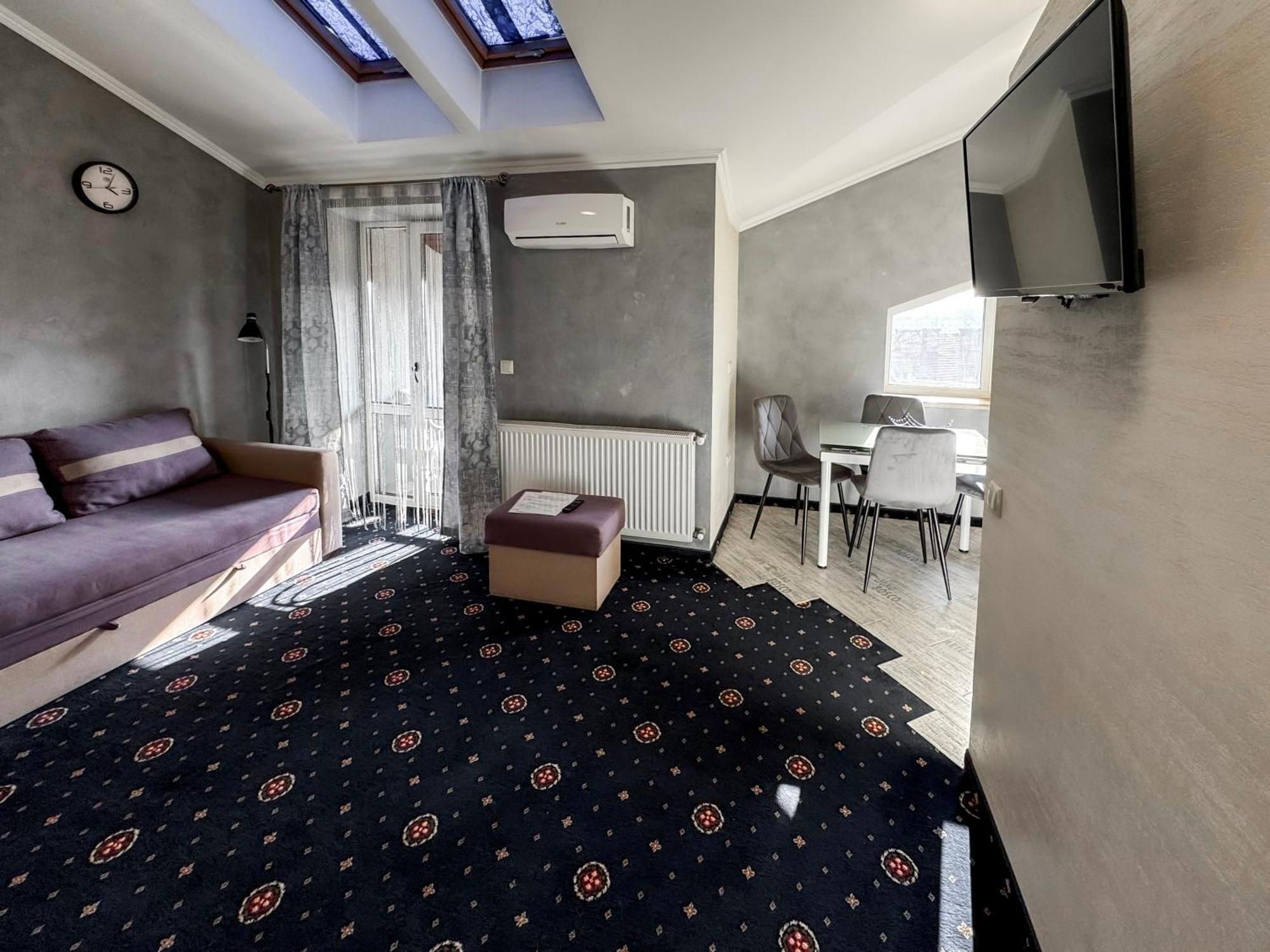 Apartments On Zaliznychna 49 İvano-Frankivsk Dış mekan fotoğraf