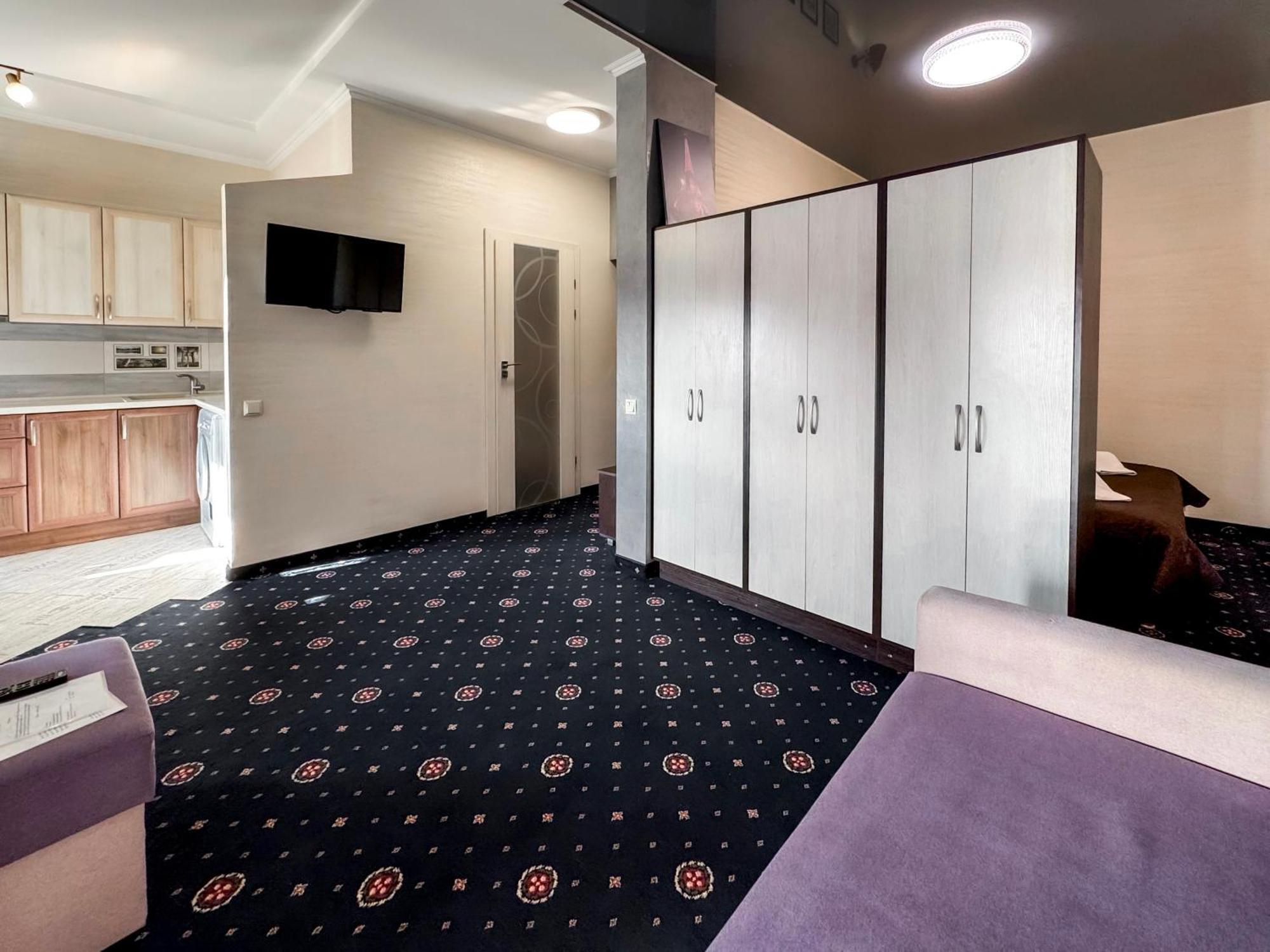 Apartments On Zaliznychna 49 İvano-Frankivsk Dış mekan fotoğraf