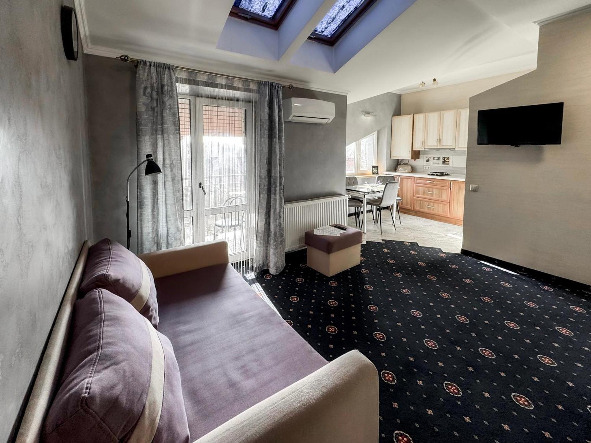 Apartments On Zaliznychna 49 İvano-Frankivsk Dış mekan fotoğraf