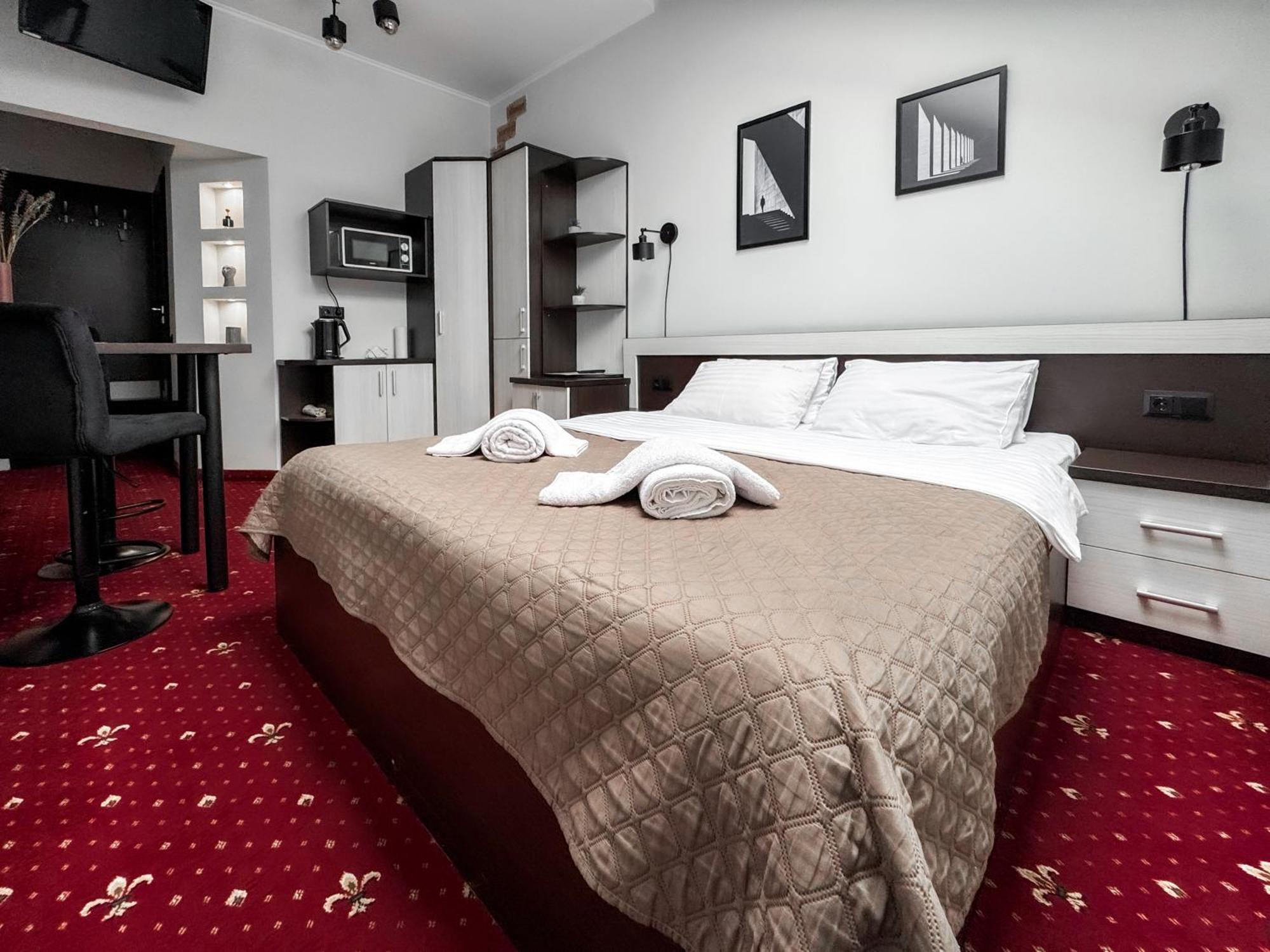 Apartments On Zaliznychna 49 İvano-Frankivsk Dış mekan fotoğraf