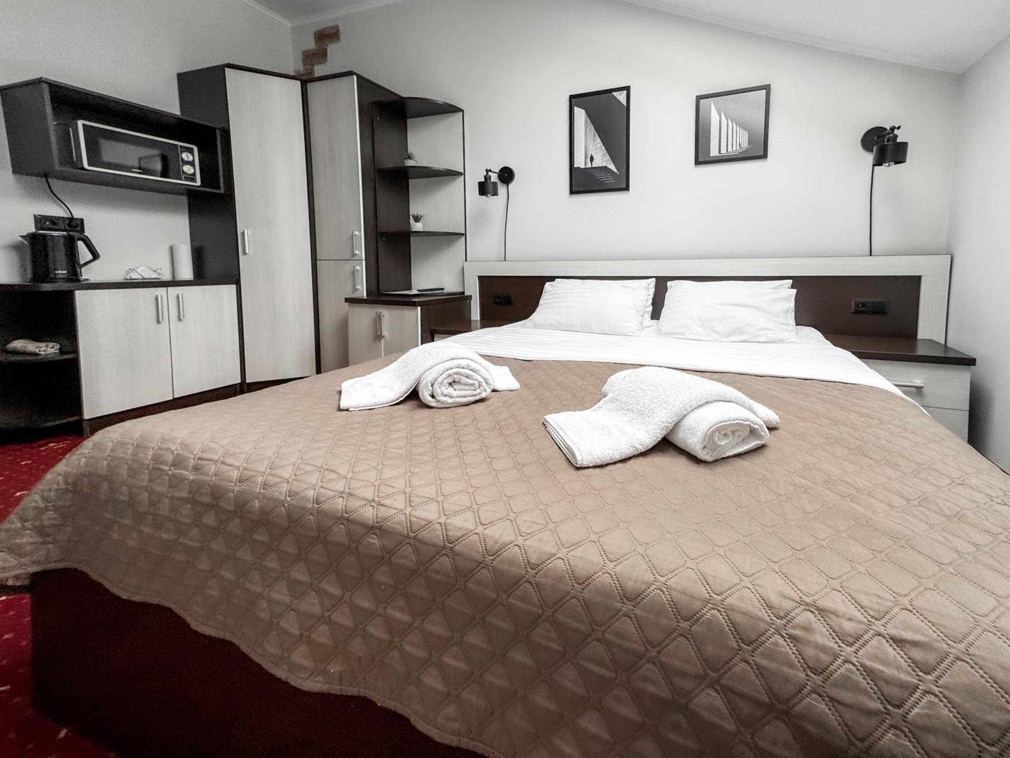 Apartments On Zaliznychna 49 İvano-Frankivsk Dış mekan fotoğraf