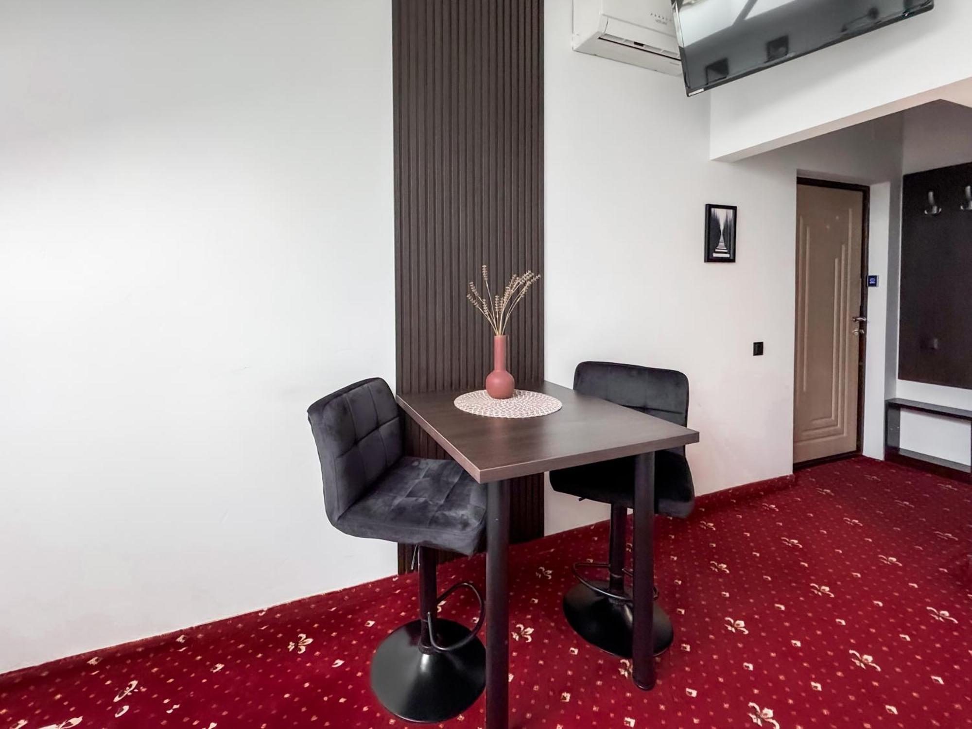 Apartments On Zaliznychna 49 İvano-Frankivsk Dış mekan fotoğraf