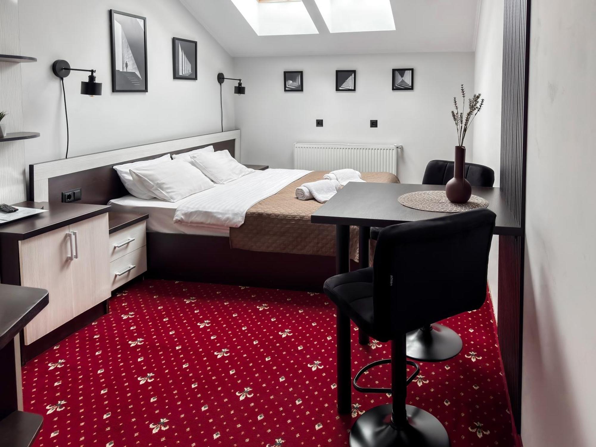 Apartments On Zaliznychna 49 İvano-Frankivsk Dış mekan fotoğraf