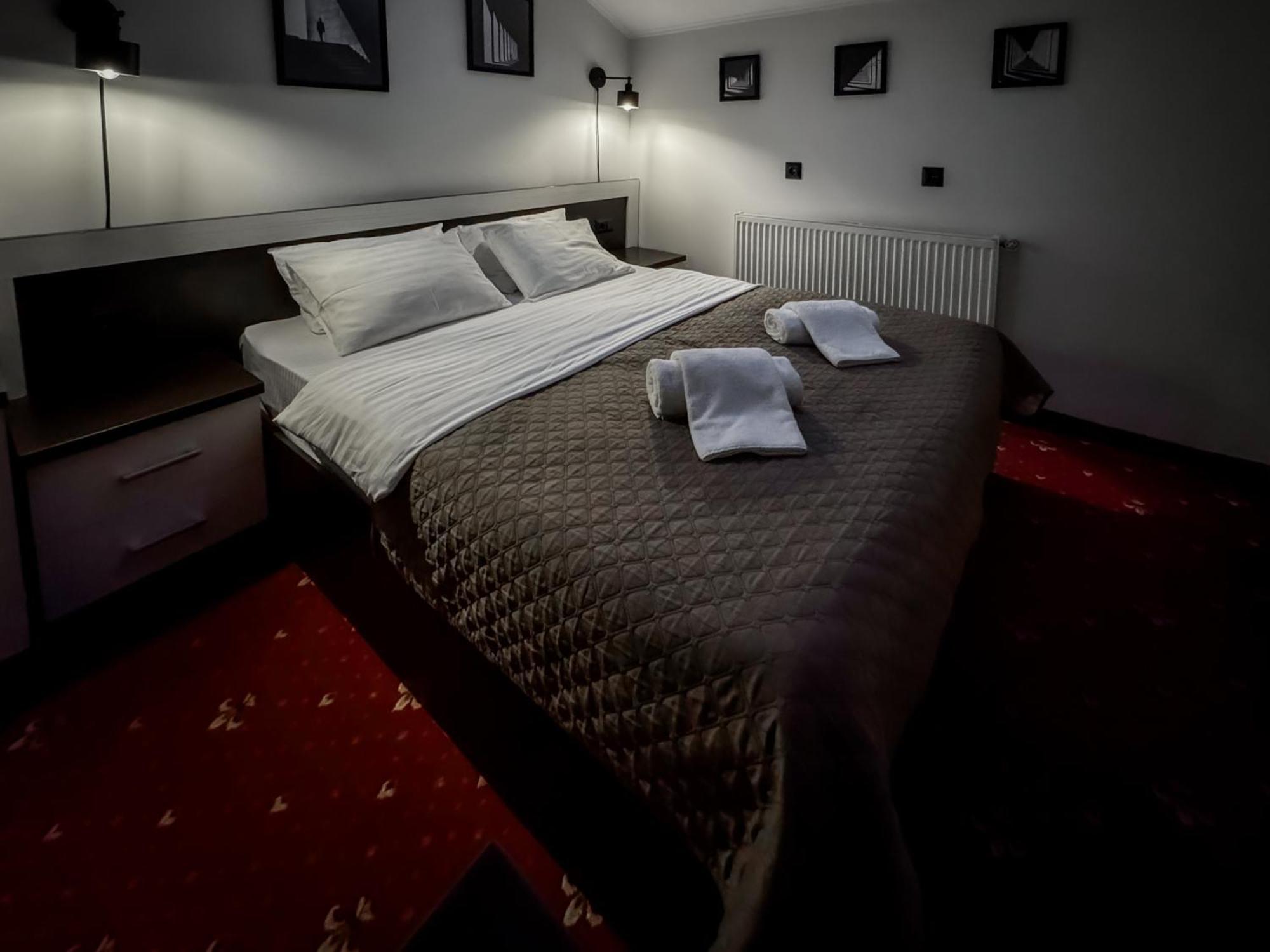 Apartments On Zaliznychna 49 İvano-Frankivsk Dış mekan fotoğraf