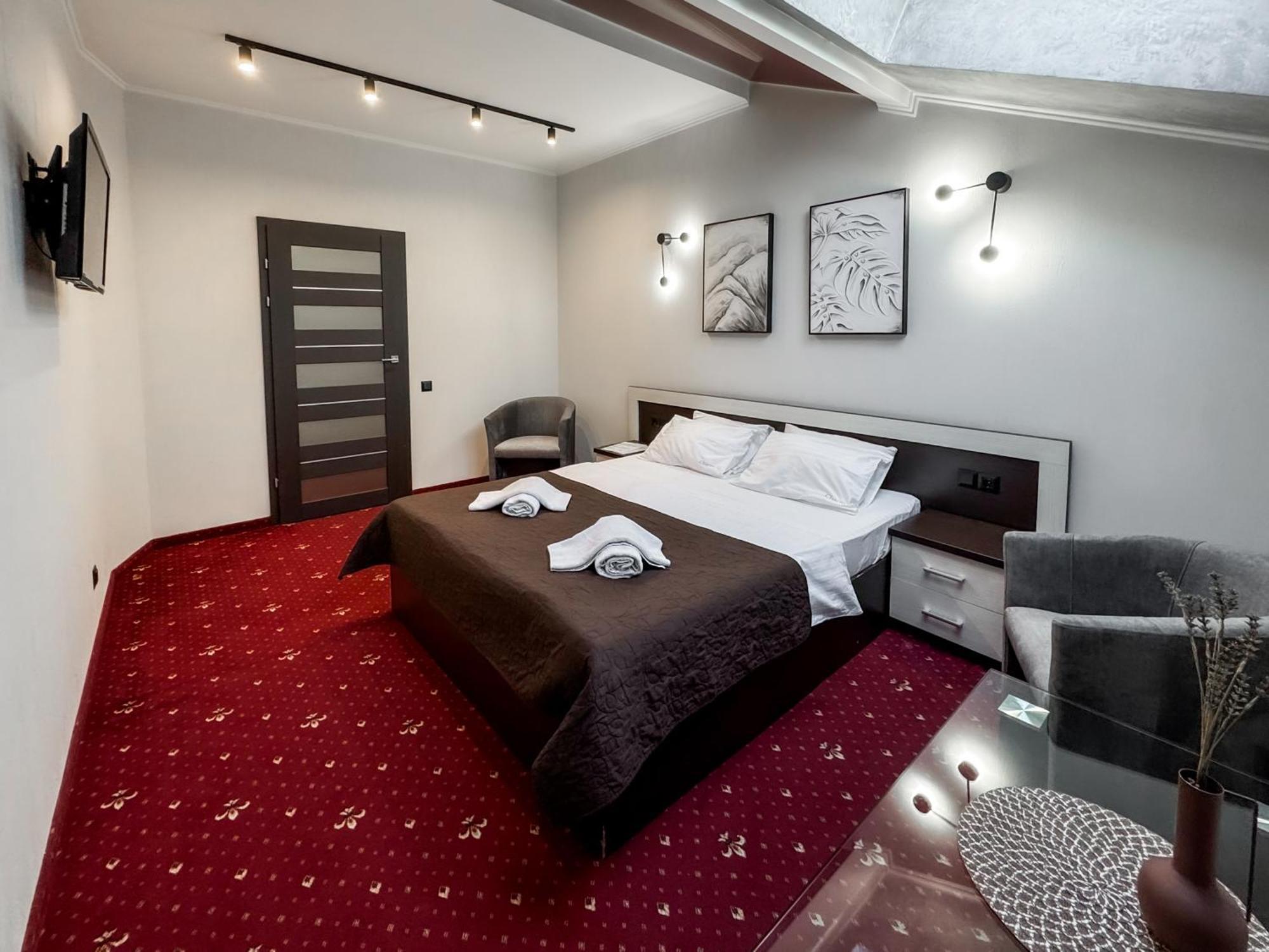 Apartments On Zaliznychna 49 İvano-Frankivsk Dış mekan fotoğraf