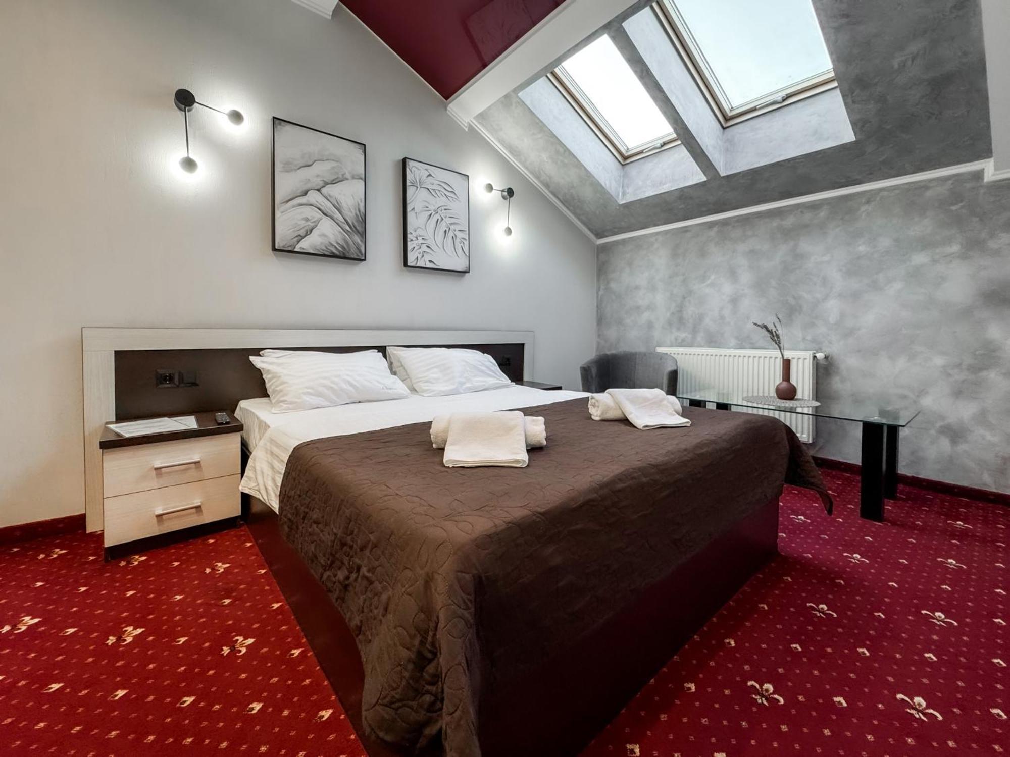 Apartments On Zaliznychna 49 İvano-Frankivsk Dış mekan fotoğraf
