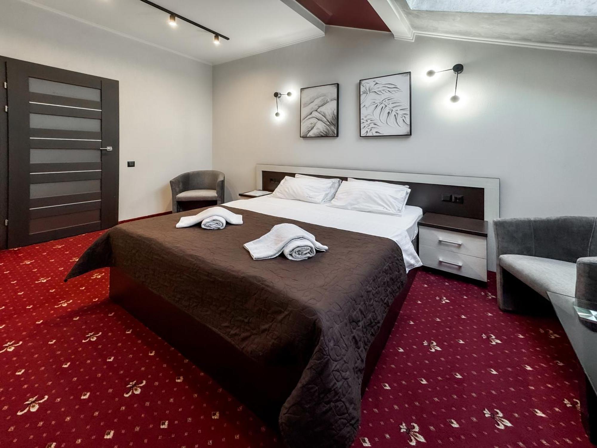 Apartments On Zaliznychna 49 İvano-Frankivsk Dış mekan fotoğraf